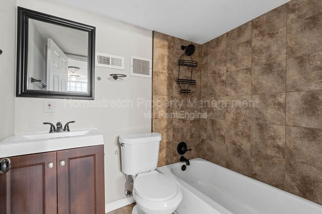 Building Photo - 2633 Avie Dr