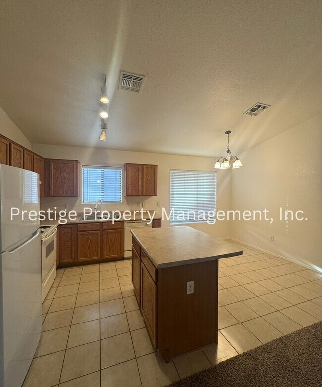 Building Photo - This 4/2 Vail home is what you've been looking for!!