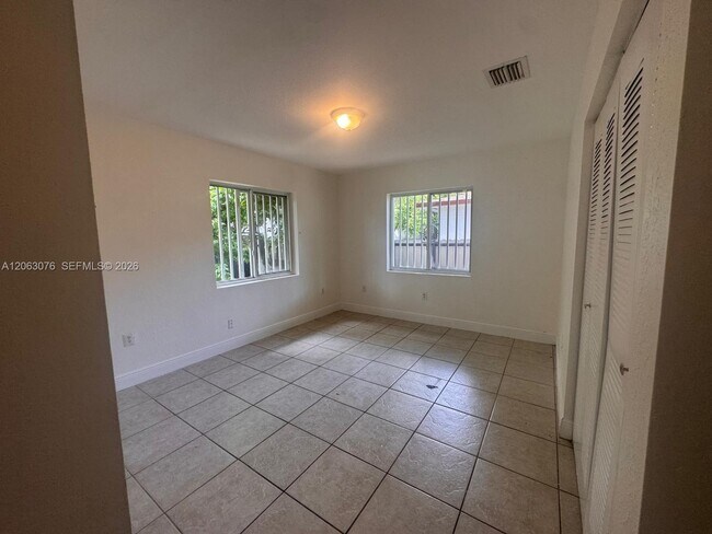 Building Photo - 3342 NW 9th Ave