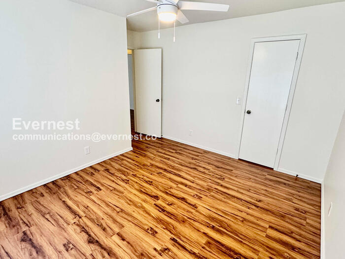 Building Photo - 11811 E 91st St