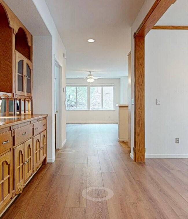 Building Photo - 596 Eskaton Cir