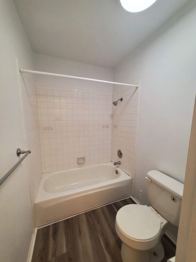 Building Photo - Update 2x2 Condo in Ideal Novato Location