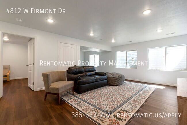 Building Photo - 4812 Firmont Dr