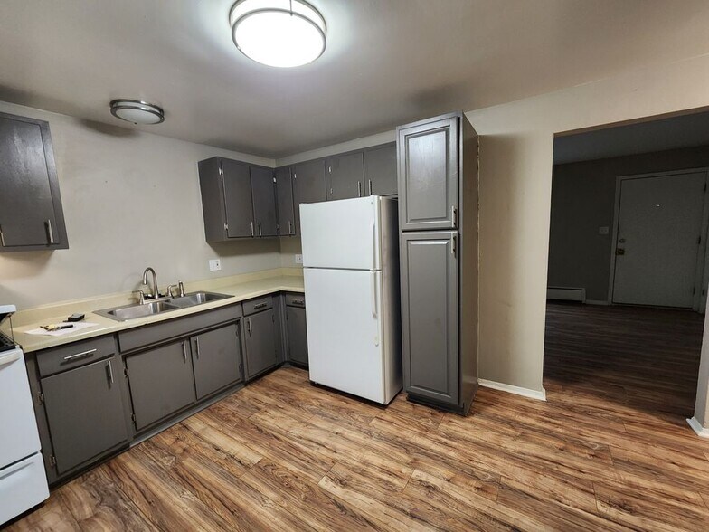 Building Photo - 7095 W 13th Ave