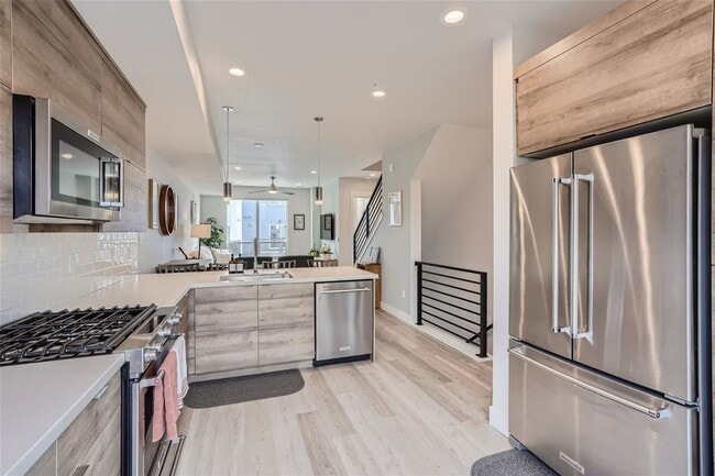 Building Photo - New Townhome with Private Patio