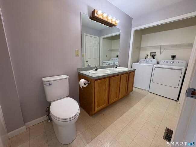 Building Photo - 267 Bridge St