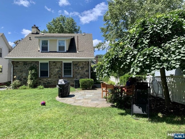 Building Photo - 211 Kenilworth Rd