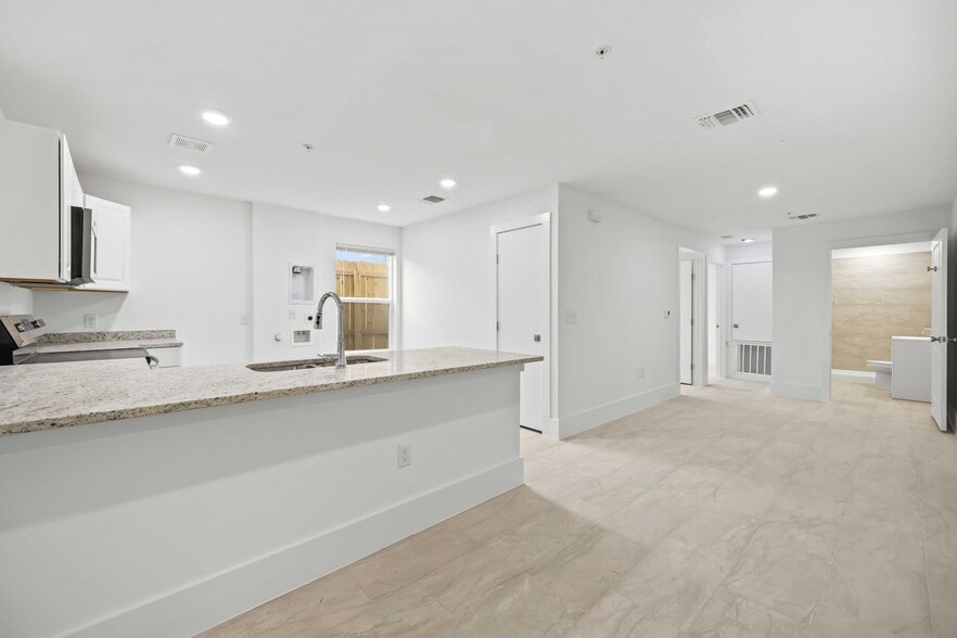 Building Photo - Silverwood Apartments