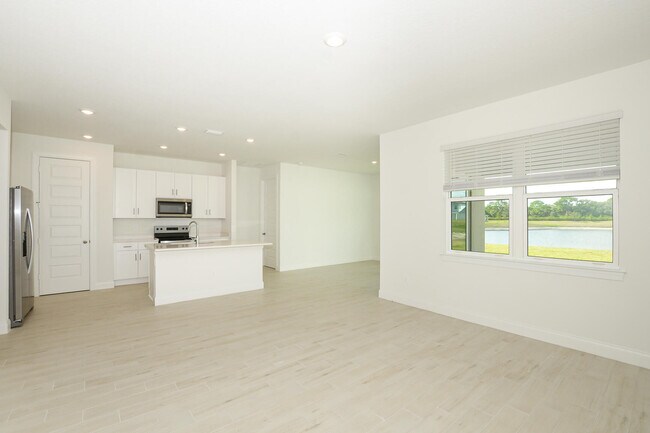 Building Photo - 6312 Cloverdale Ave