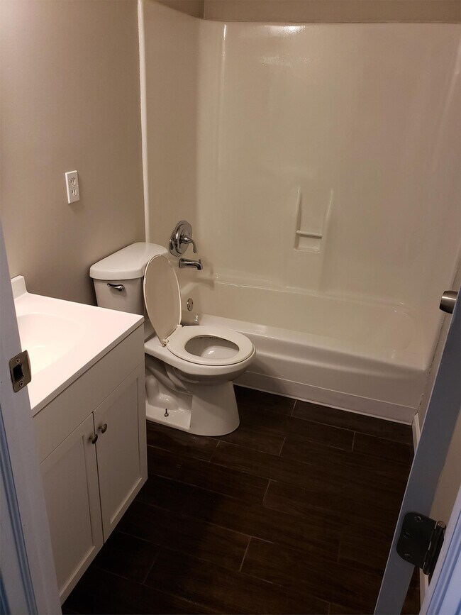 Building Photo - 621 De Votie Ave