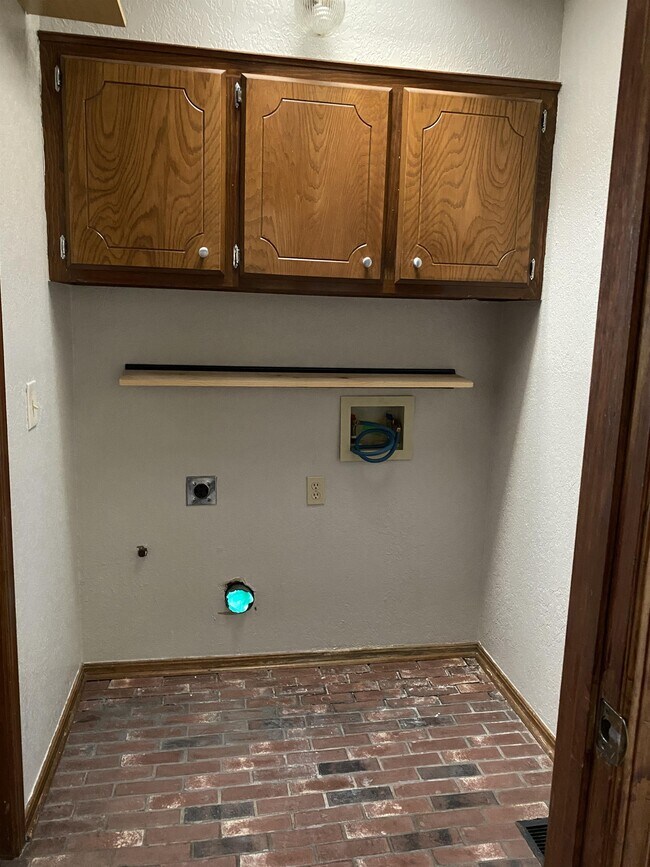 Building Photo - 541 NW 170th St