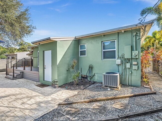 Building Photo - 1731 NW 7th Terrace