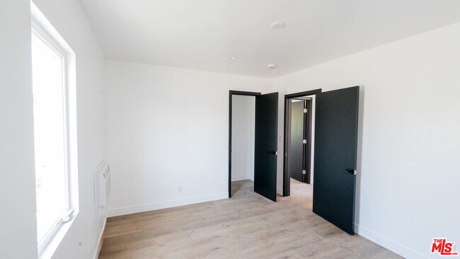 Building Photo - 153 W 51st St