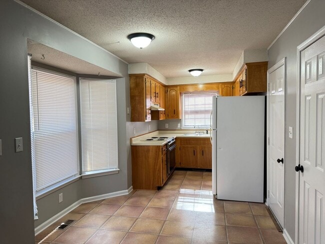 Building Photo - Charming 3 bd/2 ba with Basement!! Home Near Ft Campbell!