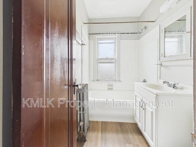 Building Photo - 1346 Kenilworth Ave