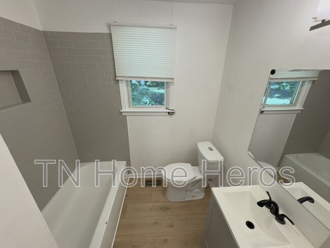 Building Photo - 610 Demoss St