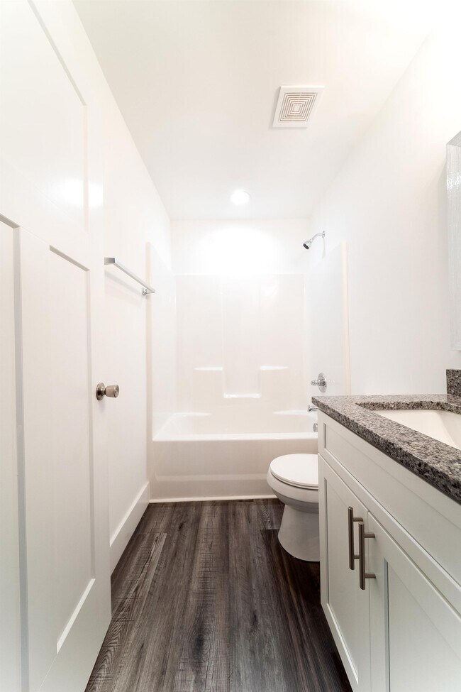 Building Photo - 1003 Magnificent Way