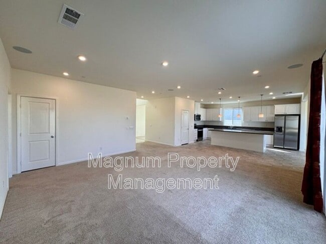 Building Photo - 31310 Reserve Dr