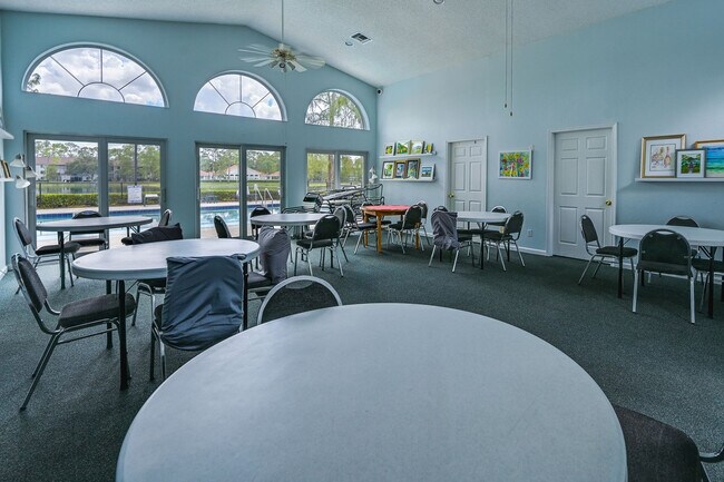 Building Photo - 5708 Deauville Cir