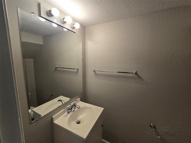 Building Photo - 3824 Southway Dr