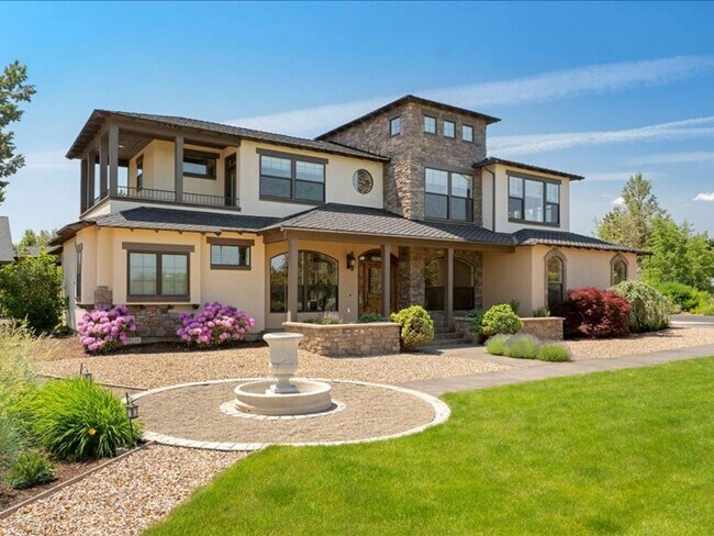 Primary Photo - Stunning Tumalo Home on 3.21 Acres with Ca...