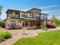 Building Photo - Stunning Tumalo Home on 3.21 Acres with Ca...