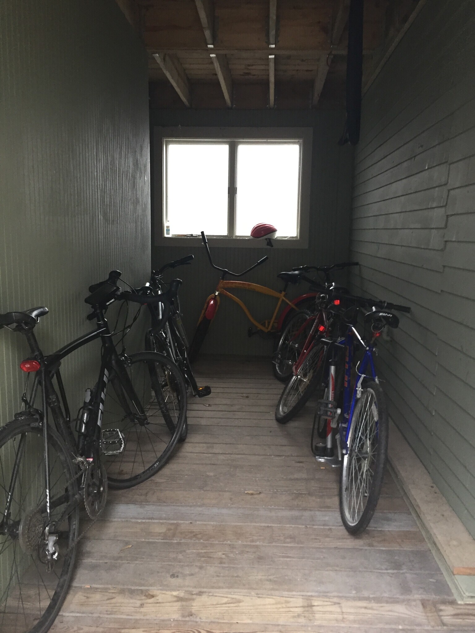 Building Photo - 196 Pine St