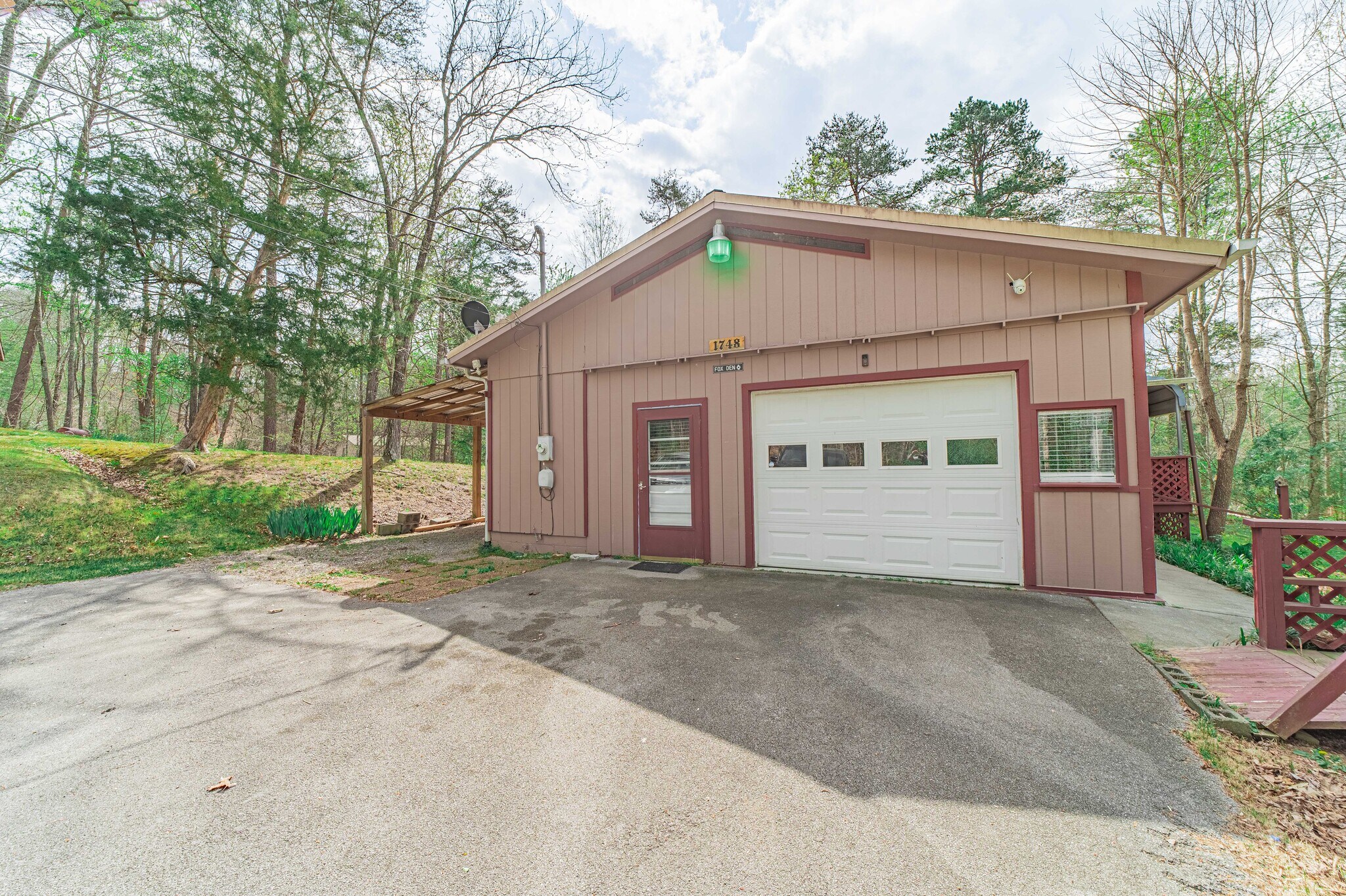 Building Photo - 1748 Paulas Huskey Cir