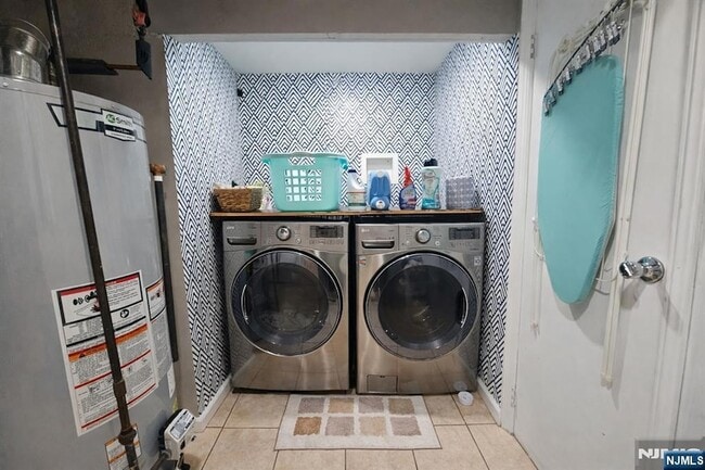 Building Photo - 103 E Cedar Ln