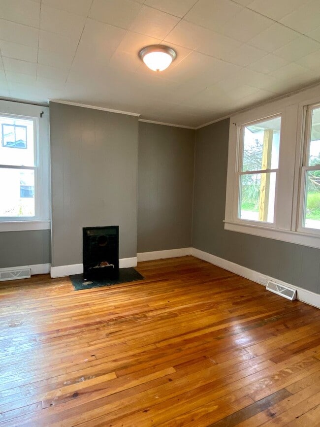 Building Photo - 2 Bedroom House in Seneca