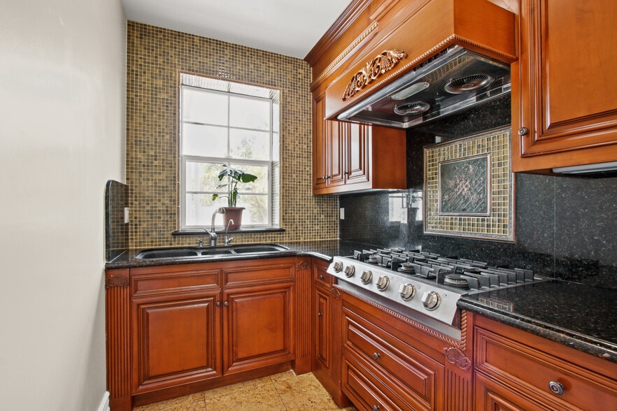 Building Photo - 1117 Encanto Dr