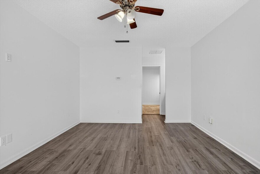 Building Photo - 7812 Linkside Dr