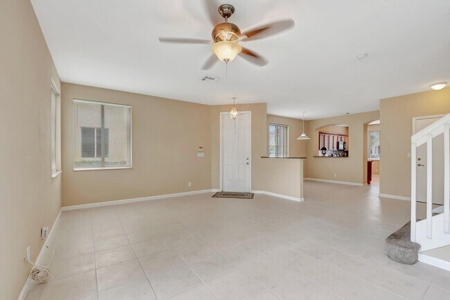 Building Photo - 3021 N Evergreen Cir
