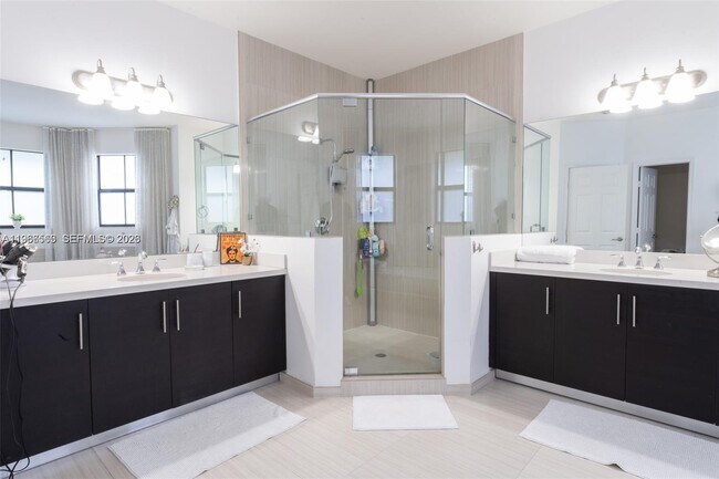 Building Photo - 10560 NW 69th Terrace