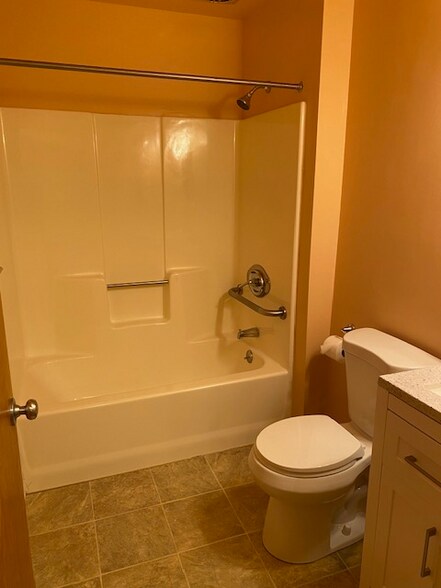 Building Photo - 552 Asbury Ridge