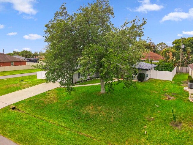 Building Photo - 3238 SW Constellation Rd