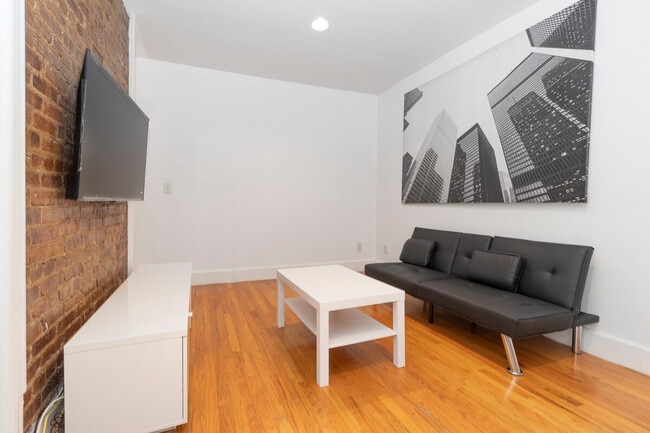 Building Photo - 345 E 94th St