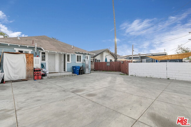 Building Photo - 641 W 43rd St