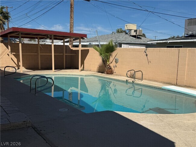 Building Photo - 6200 Lawton Ave