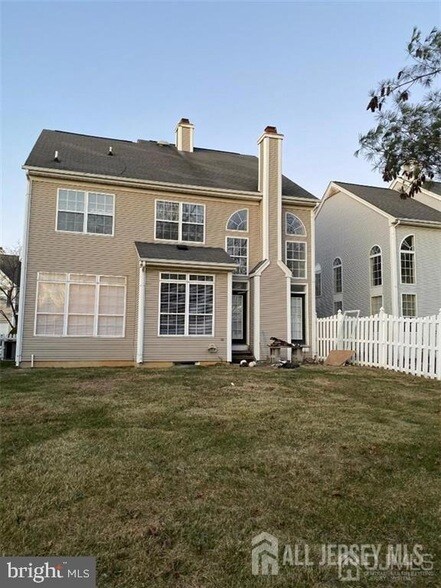 Building Photo - 33 Marion Dr