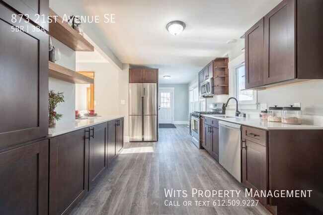 Building Photo - 873 21st Ave SE