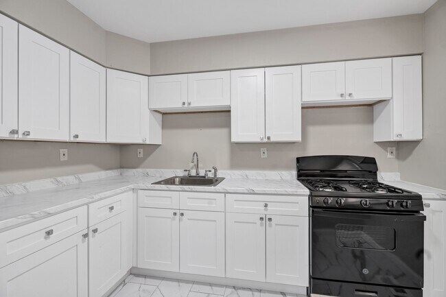 Building Photo - 9725 Medford Dr