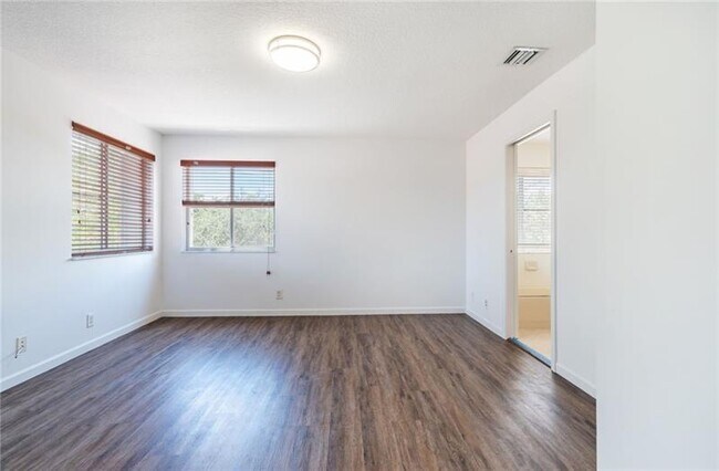 Building Photo - 1609 Sweetgum Terrace