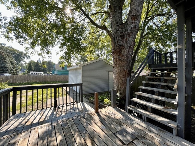 Building Photo - Five Bedroom Home in Muskegon