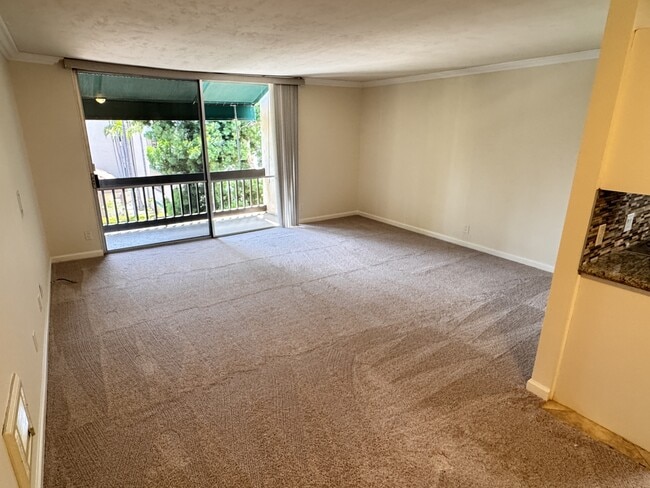 Building Photo - 6455 La Jolla Blvd
