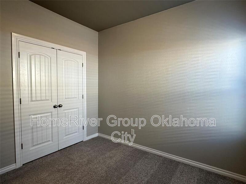Building Photo - 923 SW 92nd St