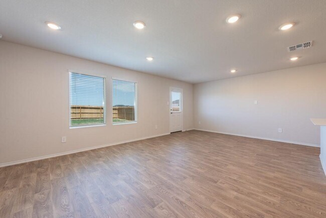Building Photo - 2115 Windflower Ln