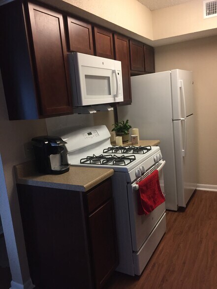 Building Photo - 207 Royal Dr