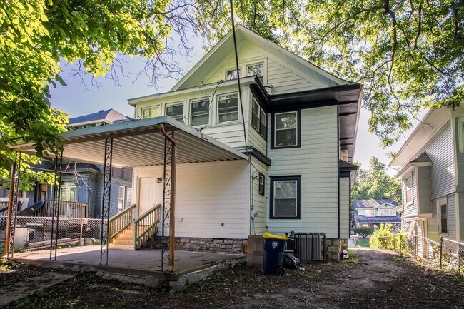Building Photo - Move fast on this one. Apply within 24 hours of your showing and lock in $250 off your monthly re...
