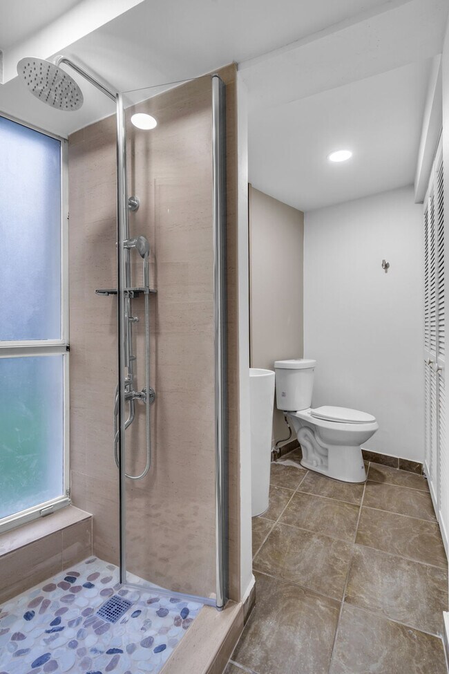 Building Photo - 5837 SW 32nd St